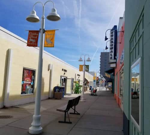 shopping-on-carolina-beach-boardwalk